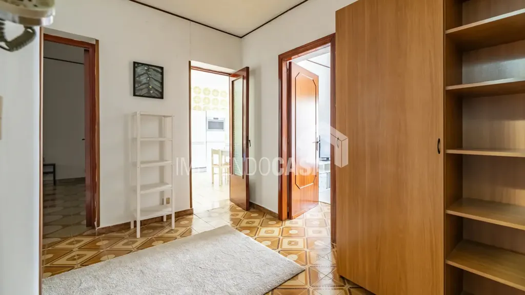 Esik - Bright Trilocale with Balcony in Palermo
