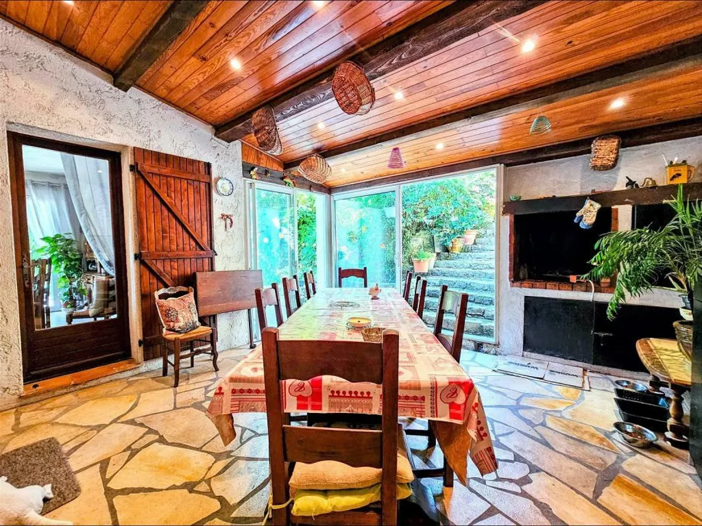 Söögituba - House with Garden and Terrace in Spéracèdes