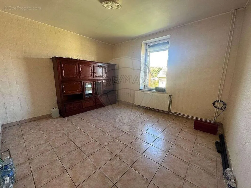 Séjour - Maison Jumelée avec Jardin et Garage à Villerupt