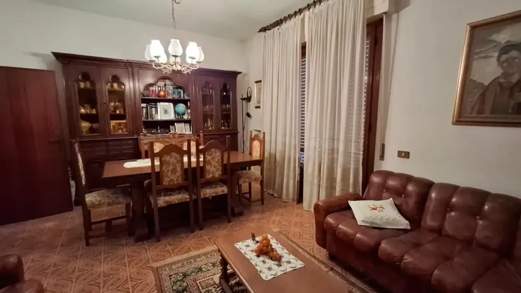 Dining Room - Spacious Apartment with Terrace in Empoli