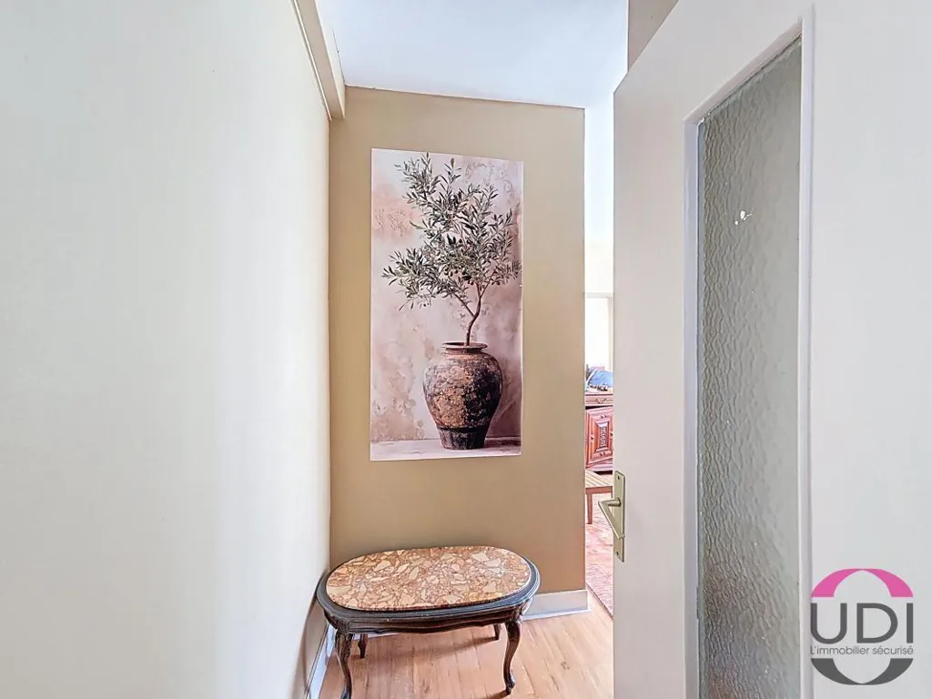 Esik - Flat with Parking in Montluçon Centre