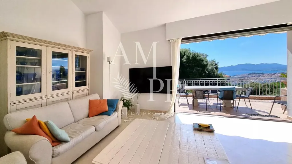 Soggiorno - Villa with Sea View in Cannes