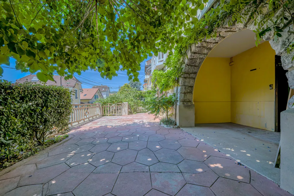 Terrazza - 1930s Villa with Lake View in Aix-les-Bains