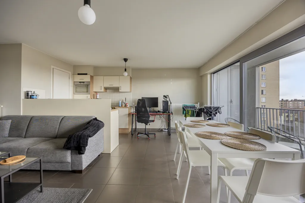 Séjour - Appartement Lumineux avec Terrasse à la Sixième Étage
