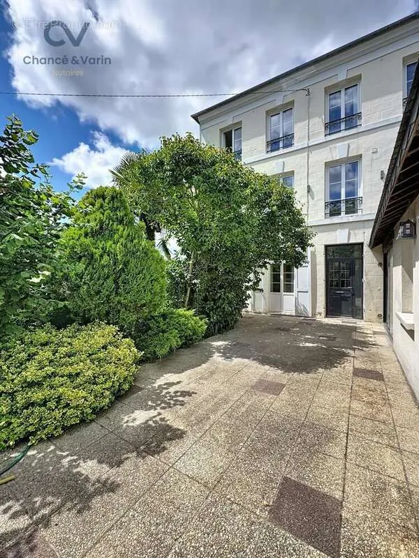 Giardino - Restored House with Garden near Lisieux Centre