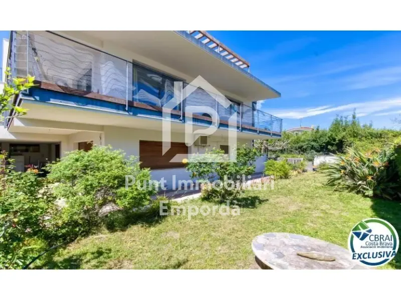 Jardin - Spacious Villa with South Orientation in Llançà