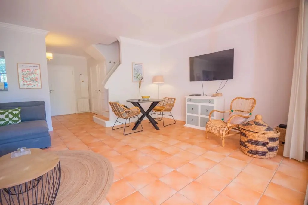 Elutuba - Charming Villa with Pool in Secure Domain