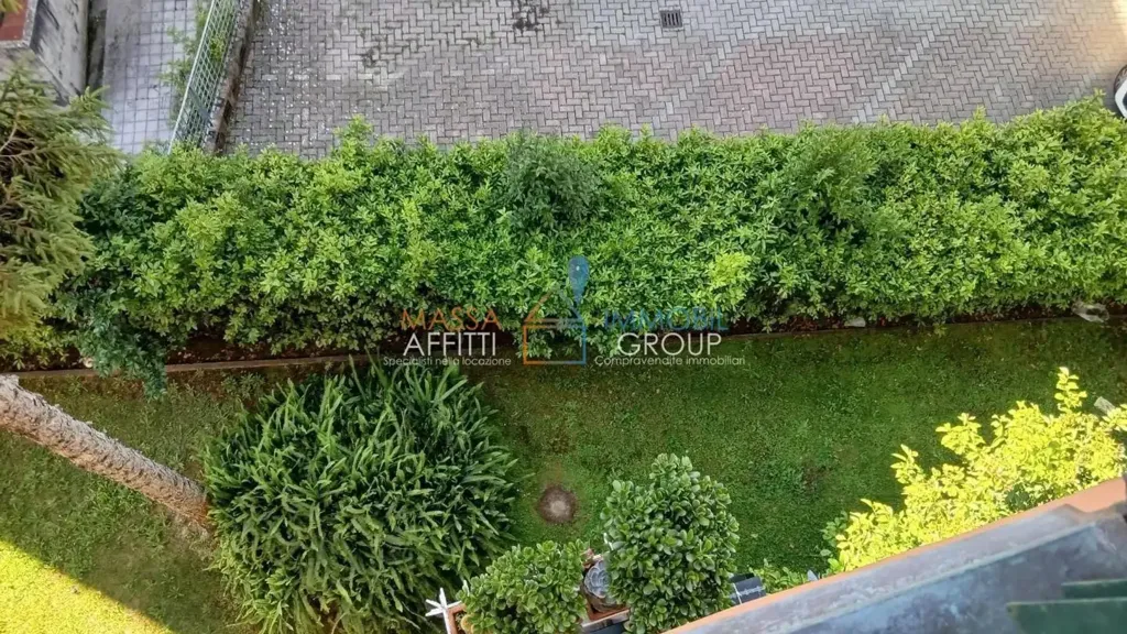 Vue aérienne - 5-Room Apartment with Terraces in Massa