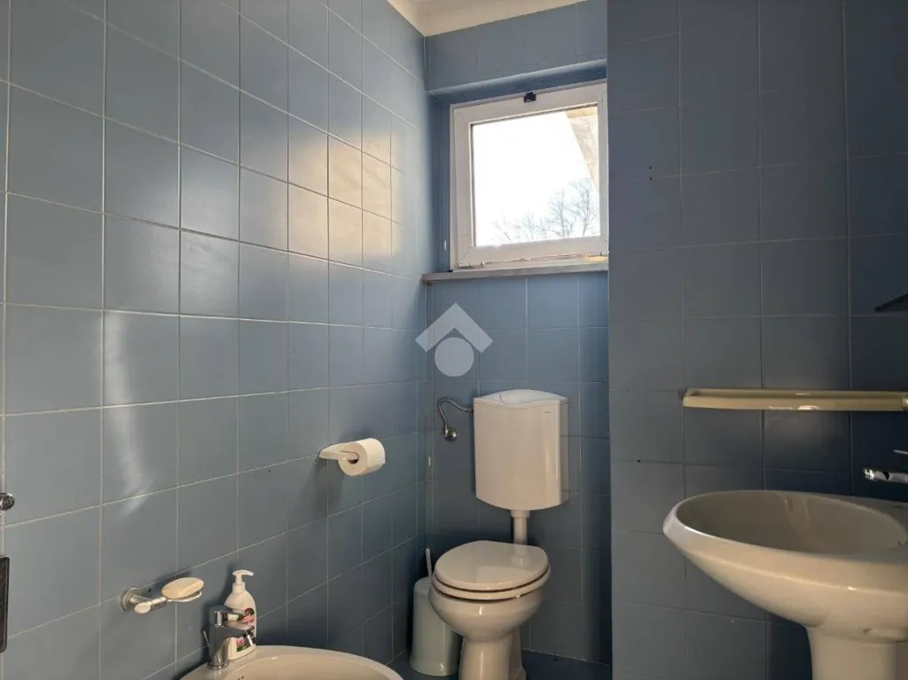 Salles de bain - Commercial Complex with Restaurant in Artegna
