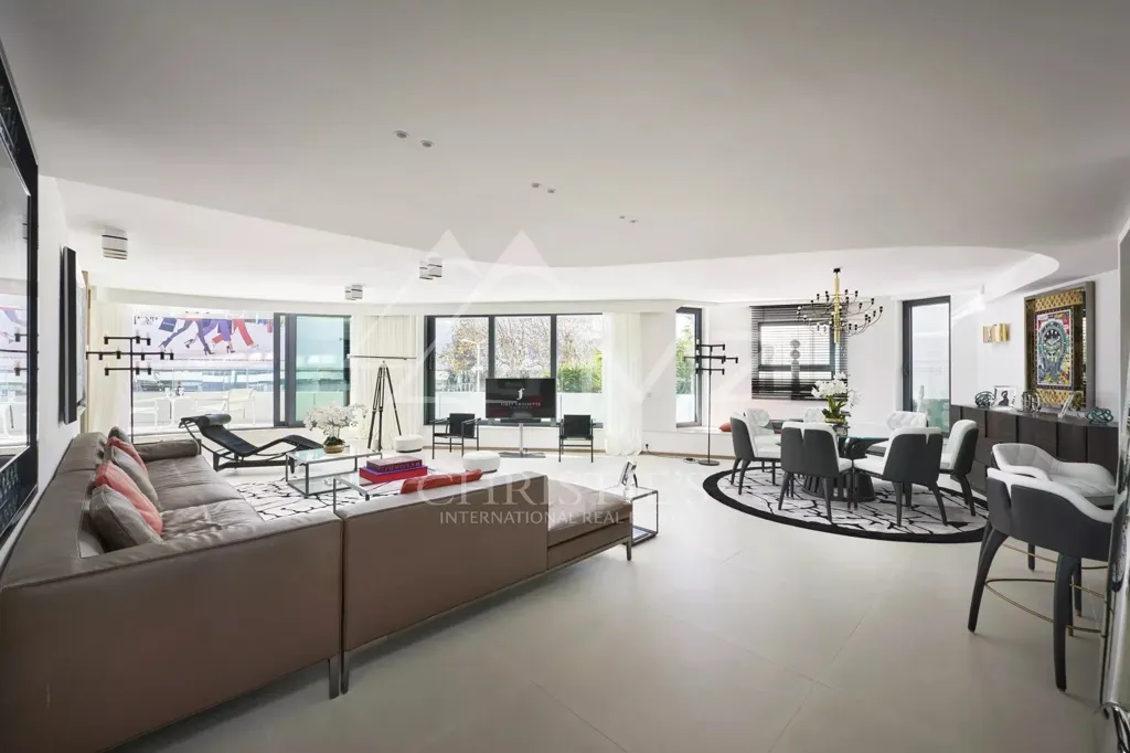 Living Room - 3-Bedroom Apartment with Concierge on Croisette, Cannes