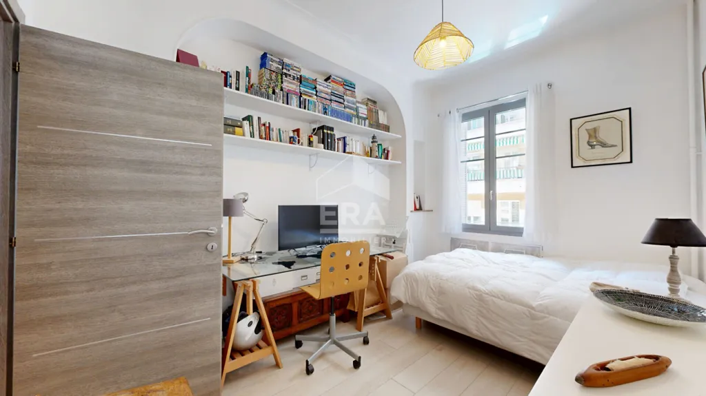 Chambres - Appartement Traversant avec Balcon à Nice