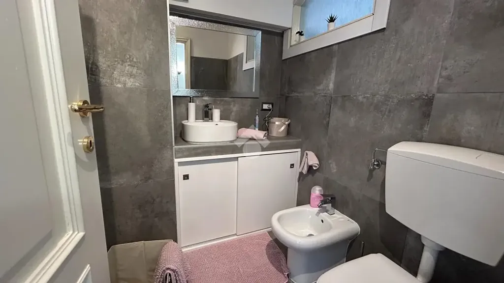 Salles de bain - Independent House with Balcony in Samone