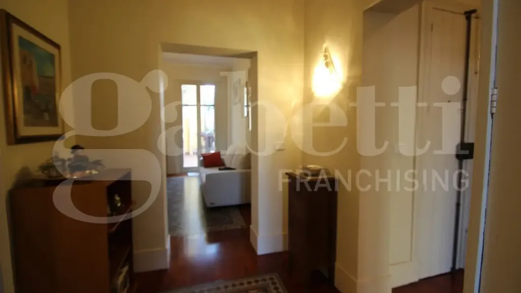 Esik - Refurbished Triplex with Balcony in Catania