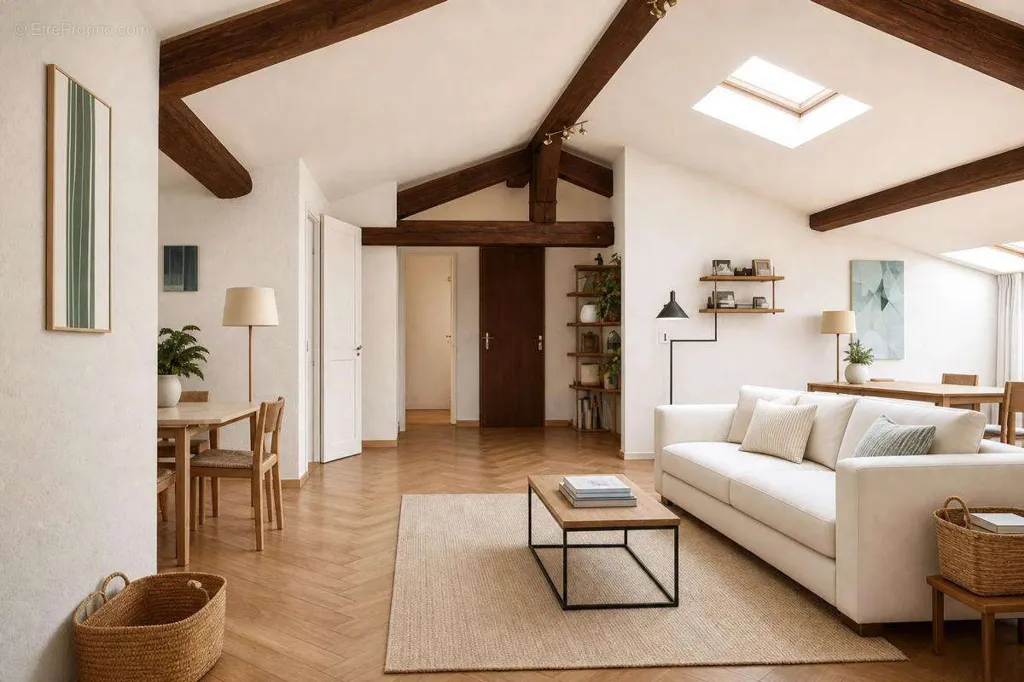 Soggiorno - Bright 4-Bed Apartment, Last Floor, Vienne
