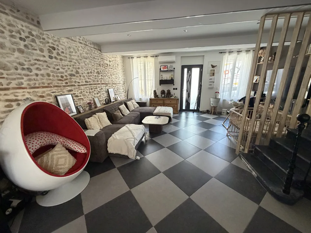 Elutuba - Contemporary Townhouse with Terrace in Bompas