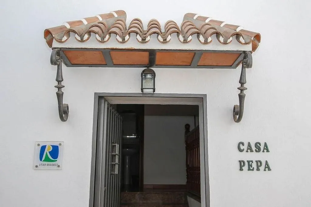 Esik - Adjoined House with Terrace in Guaro