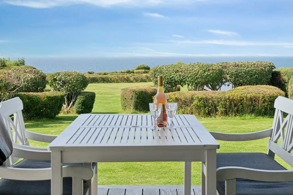 Terrasse - Modern Summerhouse with Water View at Storebælt
