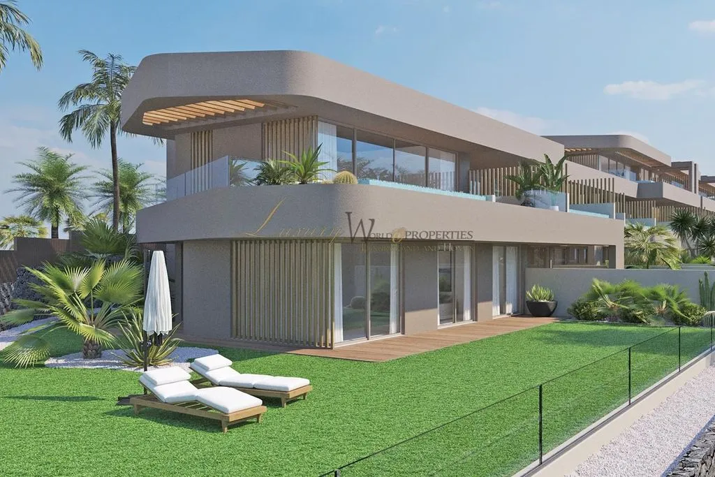 Luxury Penthouse with Private Pool in Rokabella