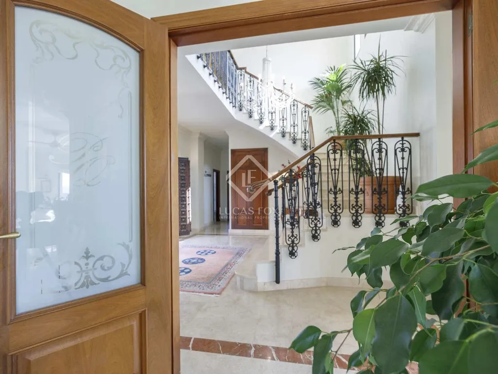 hallway_entrance