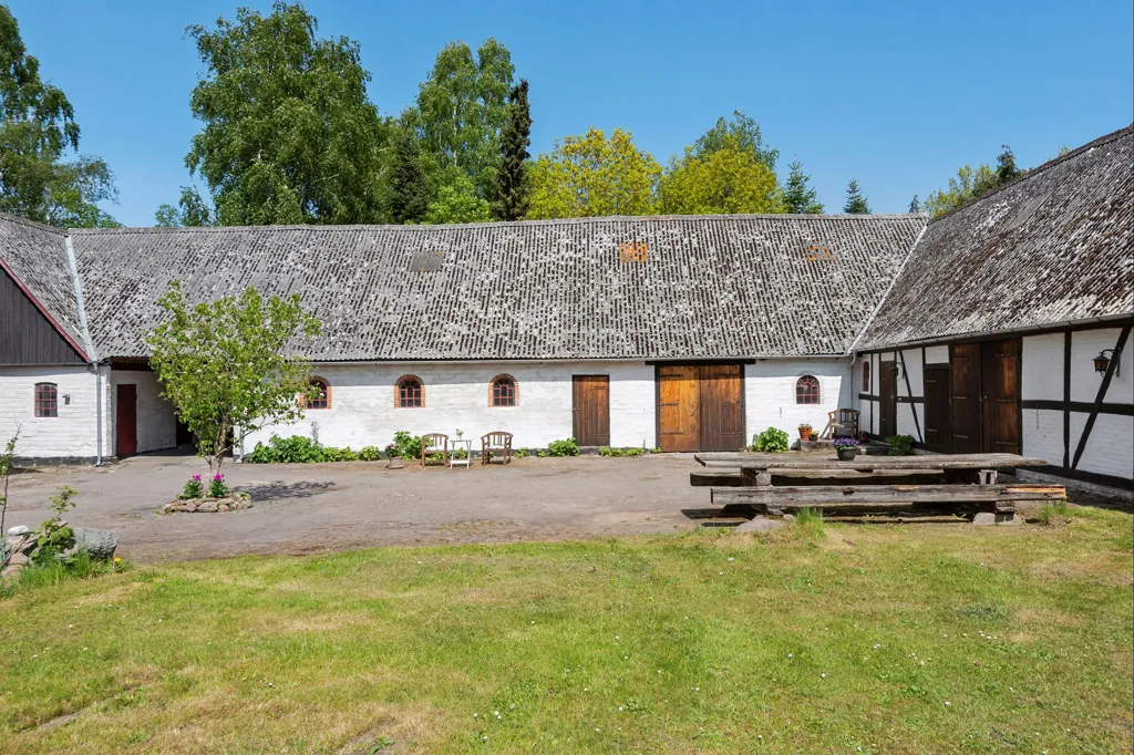 Exterior - Villa with Extensive Grounds in Tessebølle