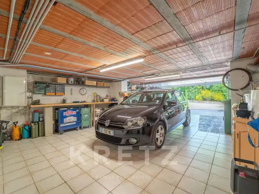 Garage - Maison d'architecte avec vue panoramique à Saint-Saturnin-lès-Apt