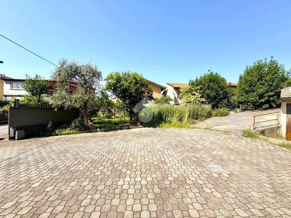 Välivaade - Central Bifamiliare with Private Garden in Adro