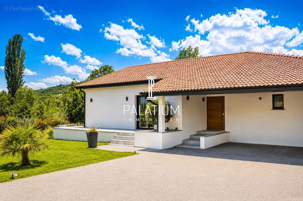Välivaade - Contemporary Villa with Pool in Gap