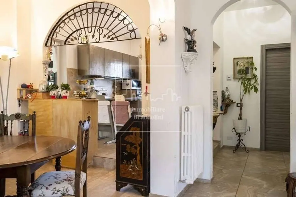 Sala da pranzo - Villa with Lake View in Gavirate