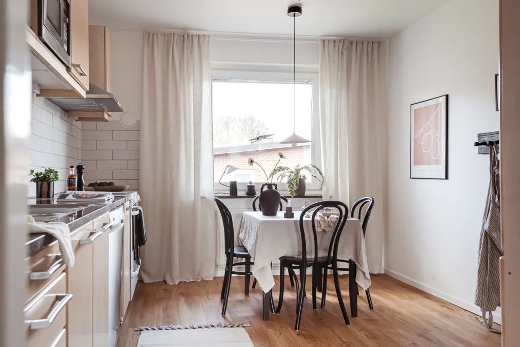 Salle à manger - Bright Apartment with South-Facing Balcony in Mölnlycke