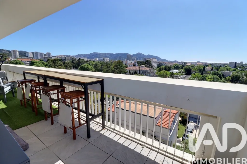 Rõdu - Modern Apartment with Panoramic Terrace in Marseille 13009