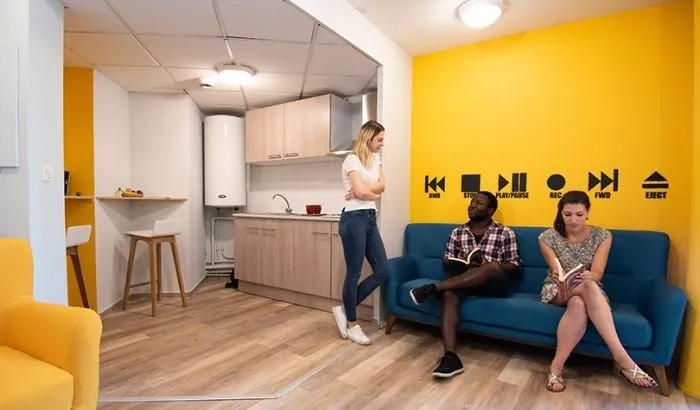 Séjour - Appartement Meublé avec Loggia à Bron