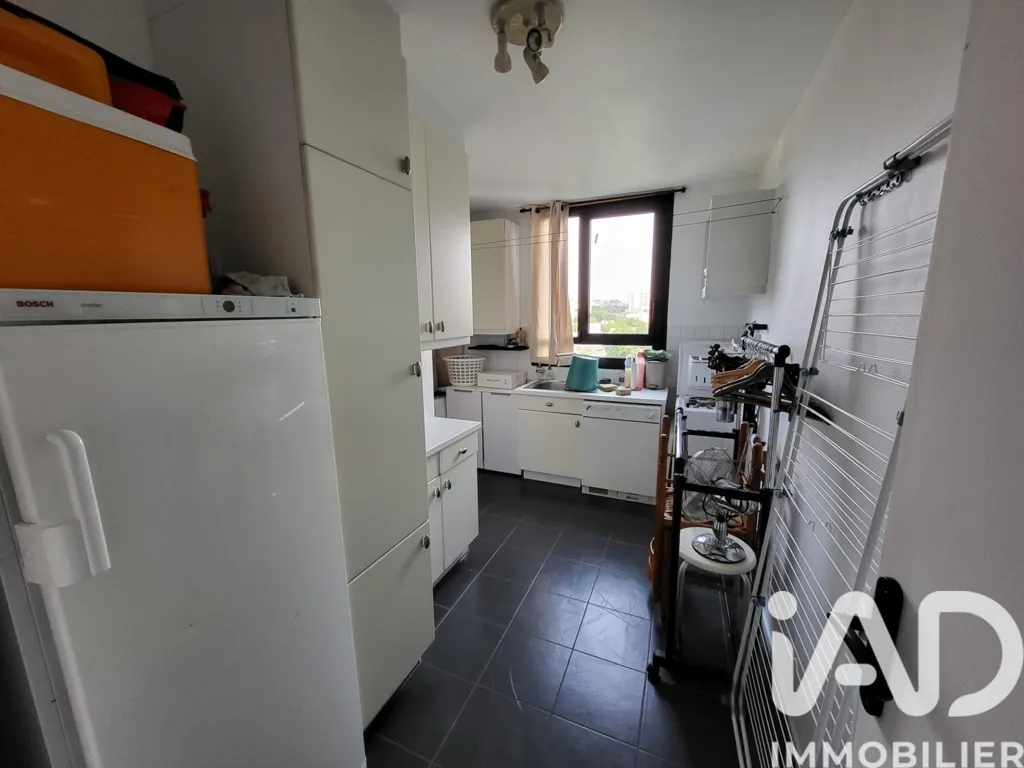 Köök - Spacious Apartment with Loggias in Limoges