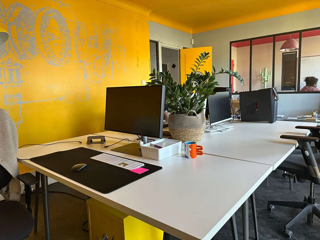 Kabinet - Office/Residential House with Parking in Clermont-Ferrand