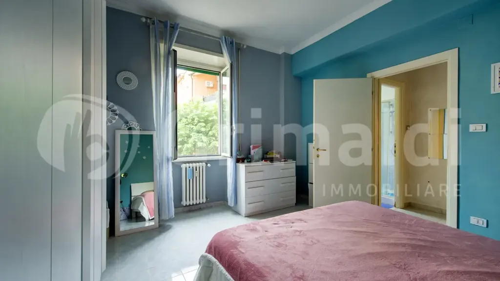 Chambres - Rear-Facing Apartment with Balconies in Rome
