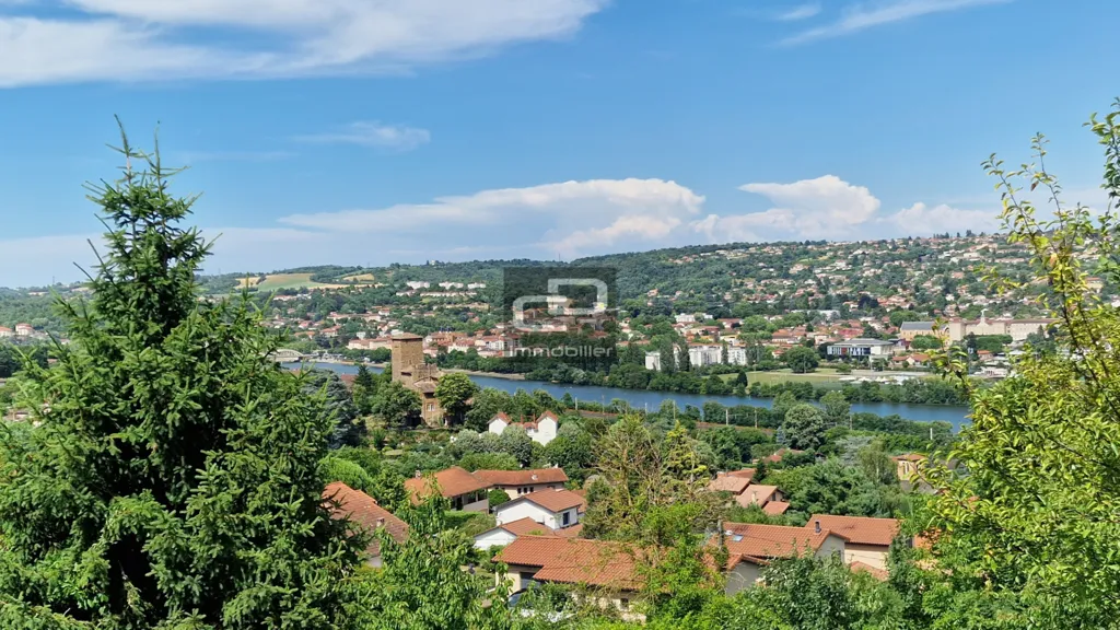 Villa with Exceptional View in Albigny sur Saône