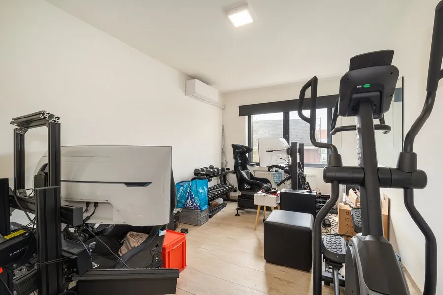 Rooms - Renovated House with Workshop and Garden