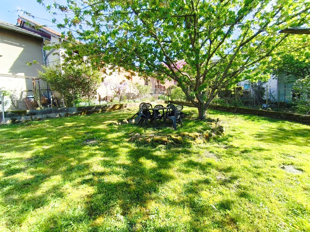 Jardin - Maison avec Terrasse et Jardin à Decazeville