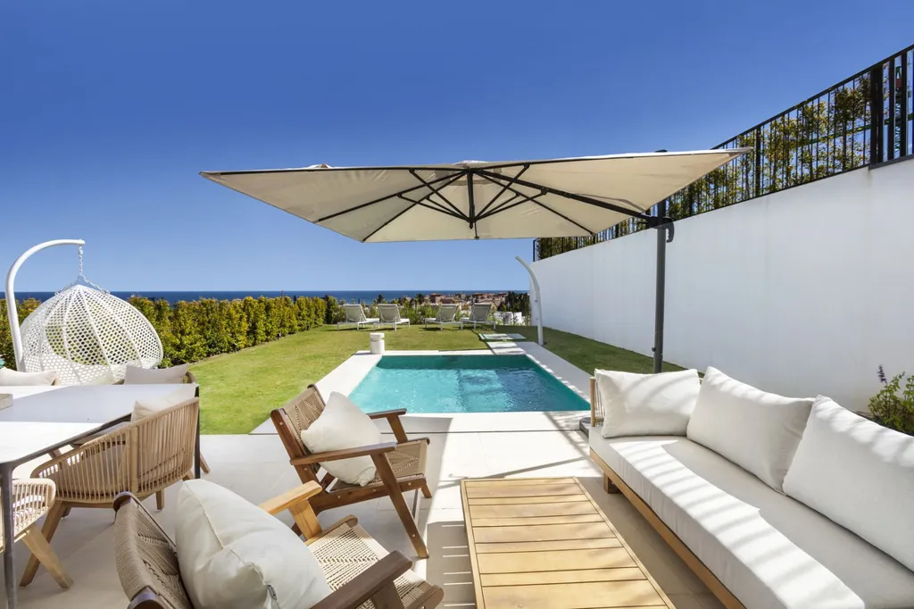 Bassein - Modern Villa with Pool in Estepona