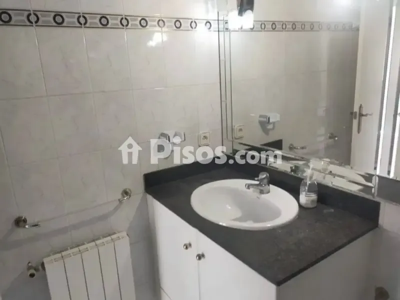 Bathrooms - Spacious Flat Near Beach in Palamós