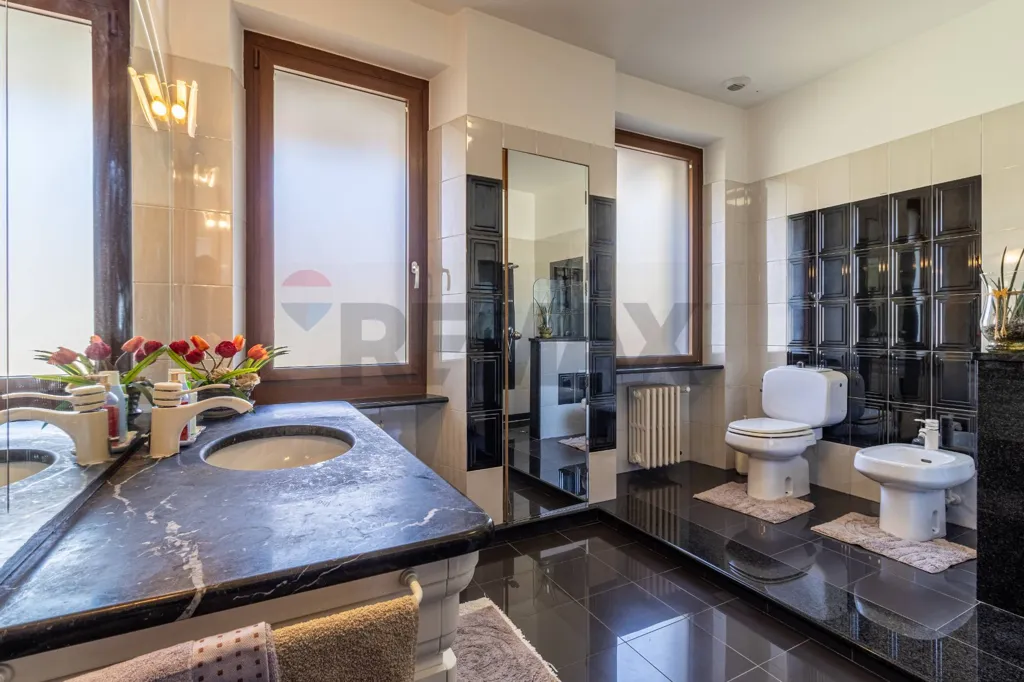 Salles de bain - Triplex Villa with Garden in Occhieppo Superiore