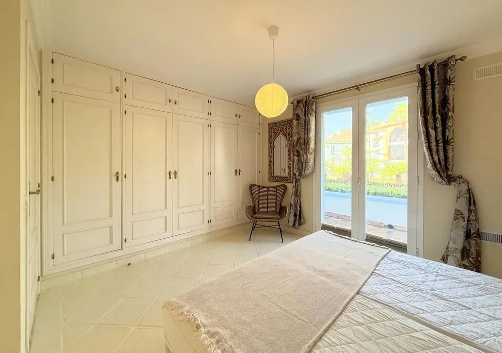 Magamistoad - Beachfront Flat with Private Garden in Casares