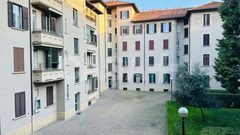 Välivaade - Rearranged Two-Bedroom in Milan