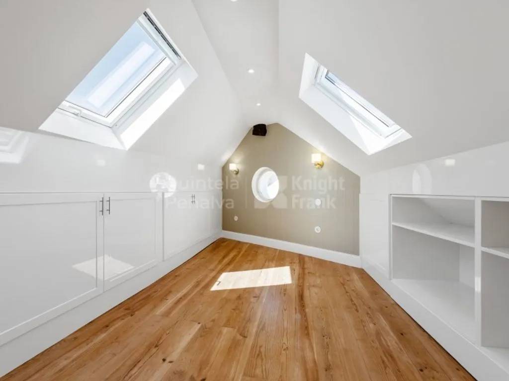 Toad - Refurbished Triplex Flat in Monte Estoril, Cascais