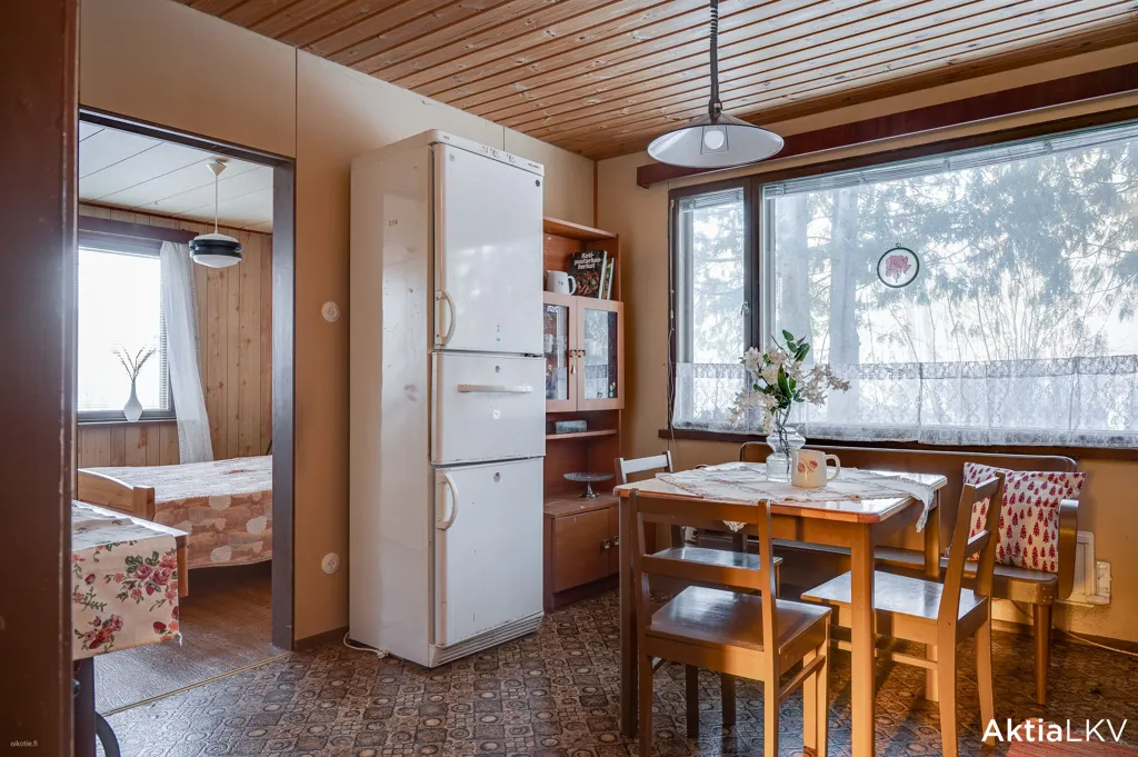 Salle à manger - Single-Storey House with Sauna in Quiet Setting