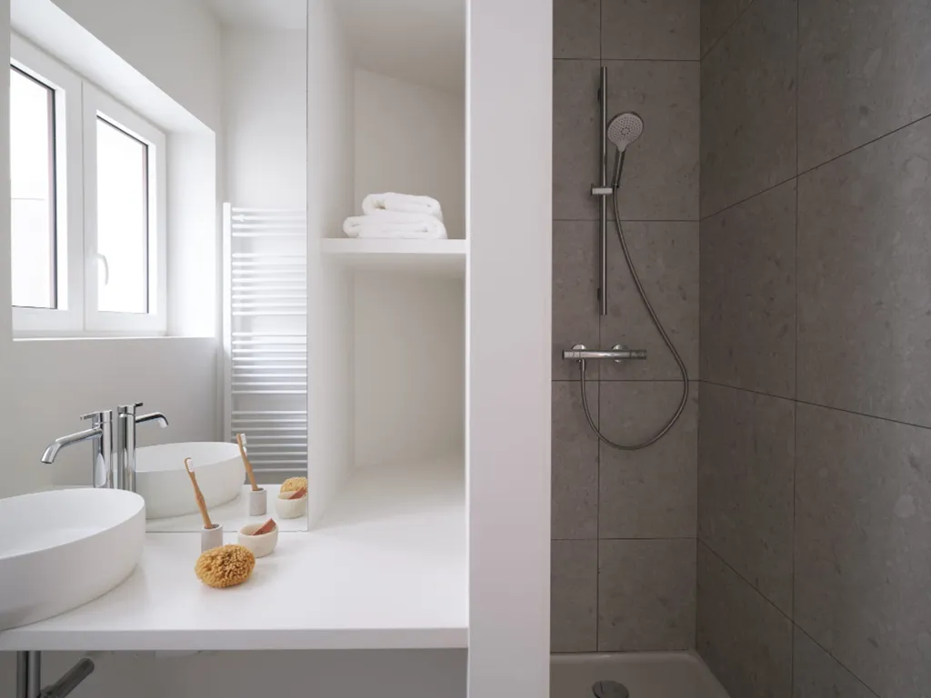 Bathrooms - Renovated 1-Bedroom with Courtyard in Gent Zuid