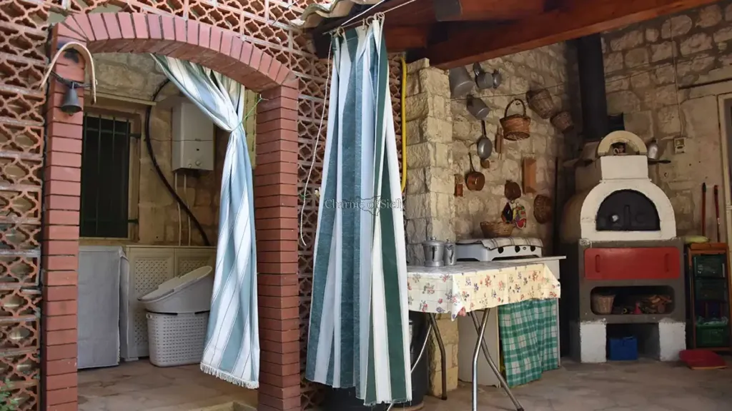 Aed - Independent House with Garden in Modica