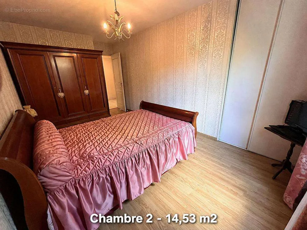 Chambres - Appartement avec Balcon et Garage à ANSE