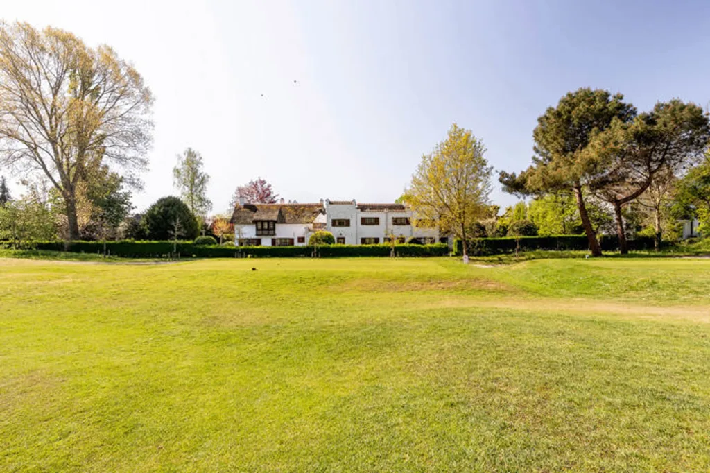 Giardino - Renovation-Ready House with Golf View in Knokke-Heist
