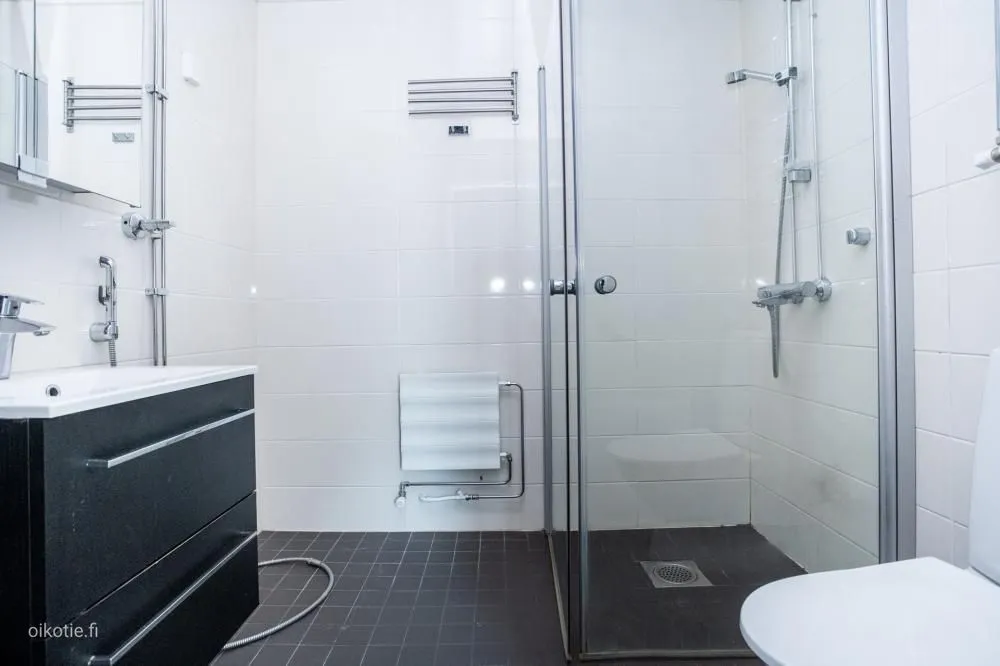 Vannitoad - 1 Bedroom Apartment with Balcony in Helsinki Centre
