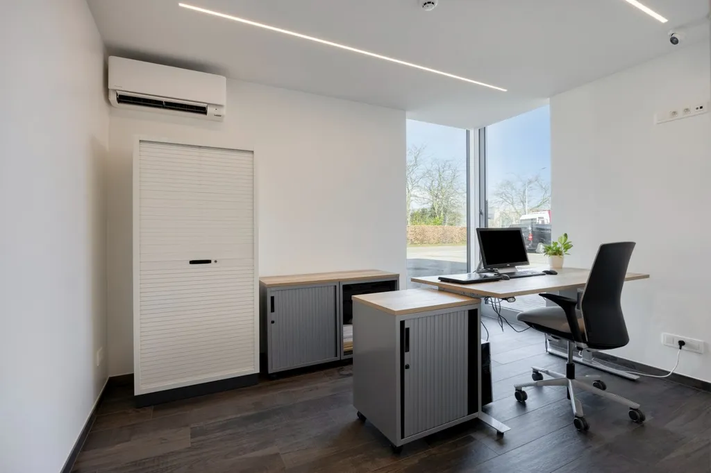 Bureau - Bâtiment Commercial Rénové à Heverlee, Leuven